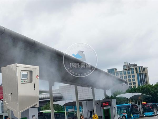 Sistema de névoa de resfriamento para transporte público